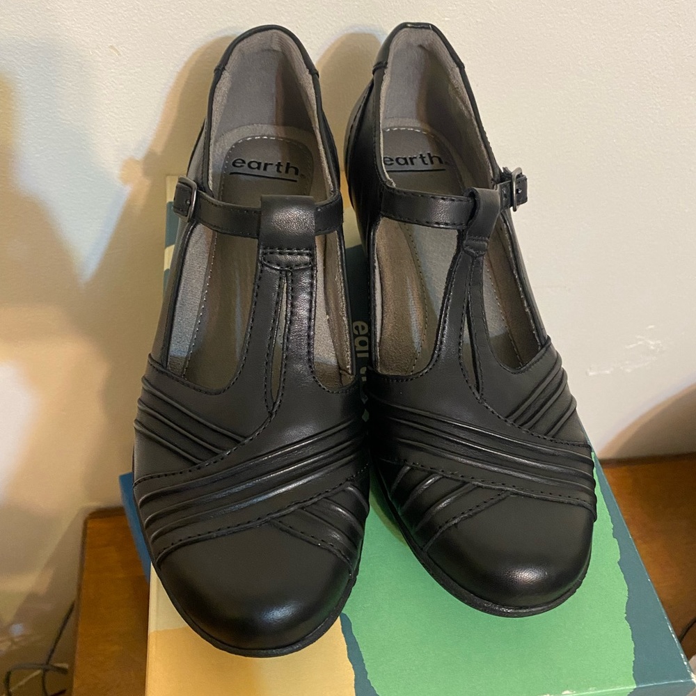 Marietta stellar earth brand shoe.